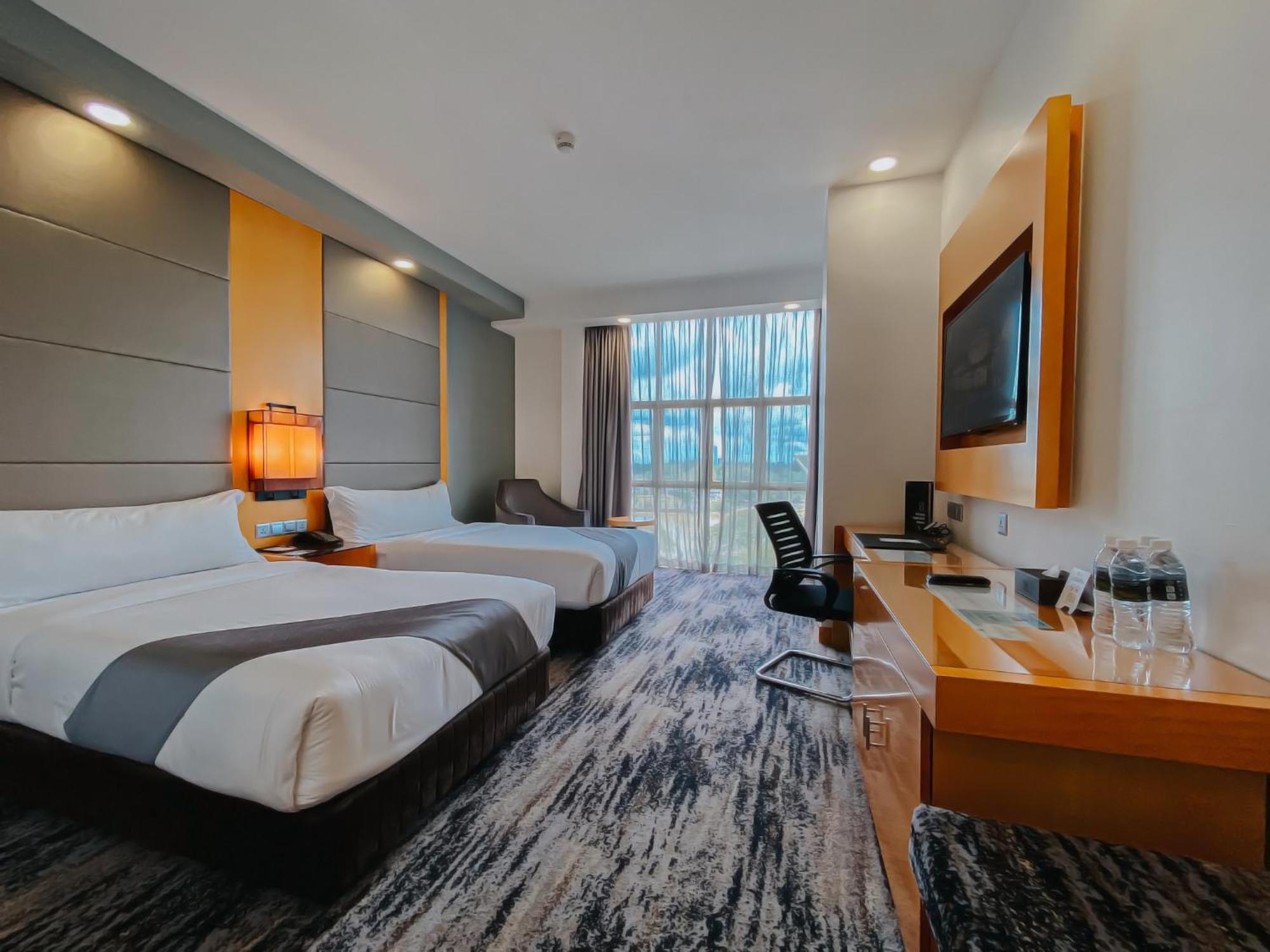 The Waterfront Hotel Kuching Exterior foto Deluxe Room